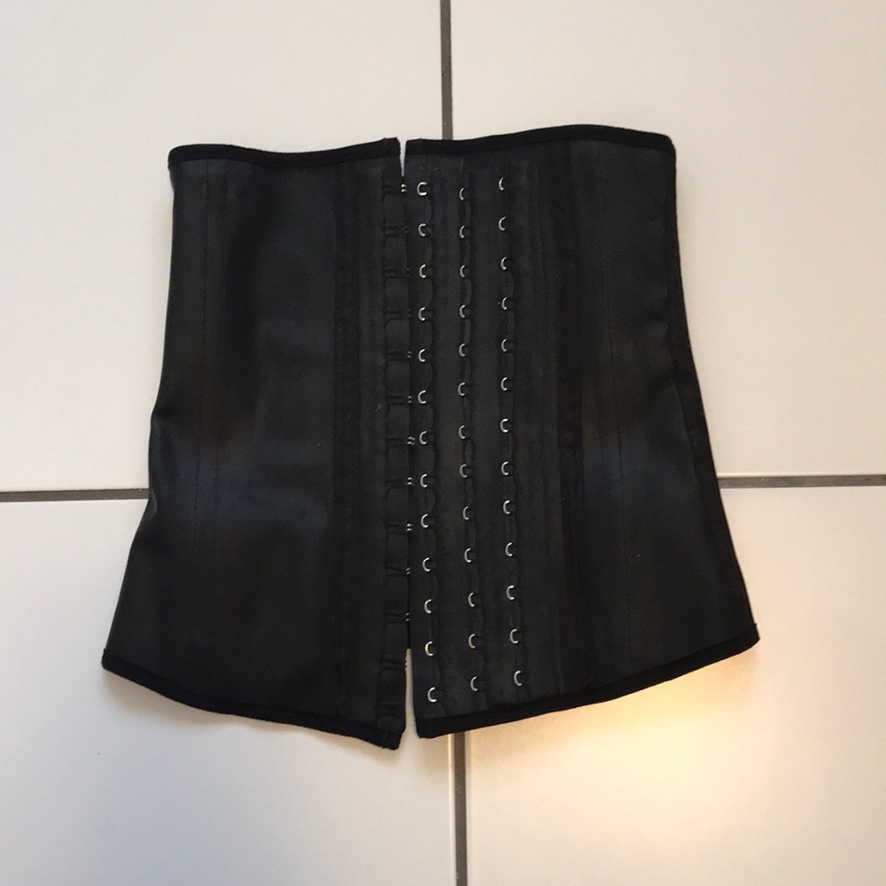 Waist trainer